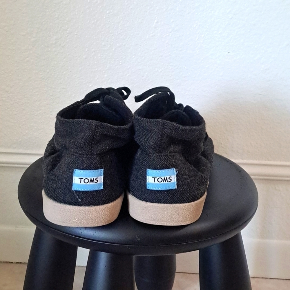 TOMS men's shoes size 12